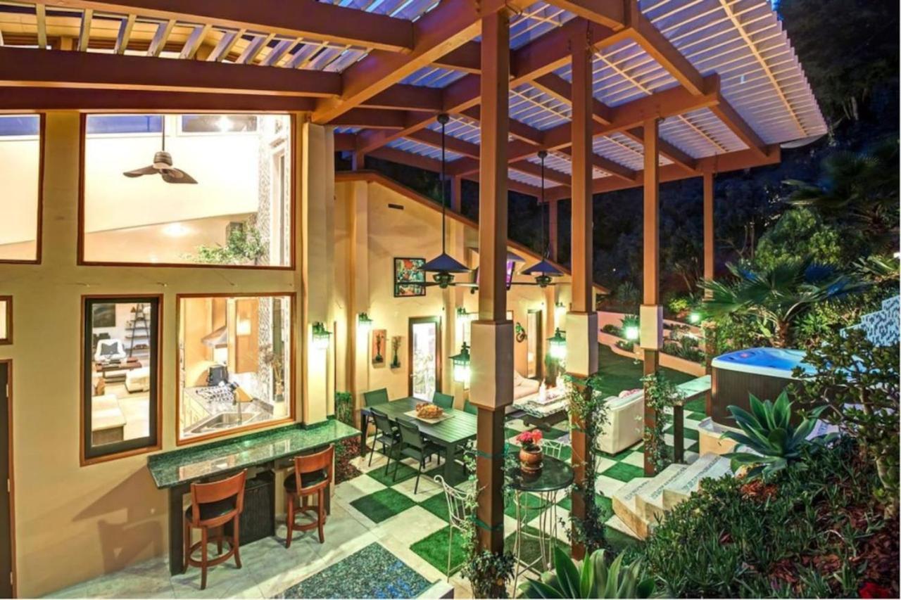 Hébergement de vacances Skyhill Oasis With Hot Tub Walk To Universal Los Angeles
