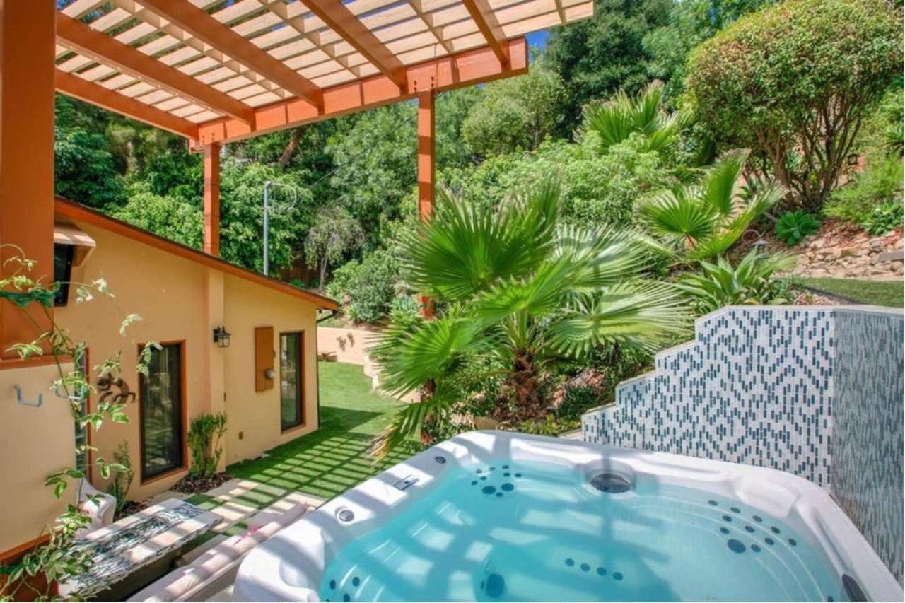 Hébergement de vacances Skyhill Oasis With Hot Tub Walk To Universal Los Angeles