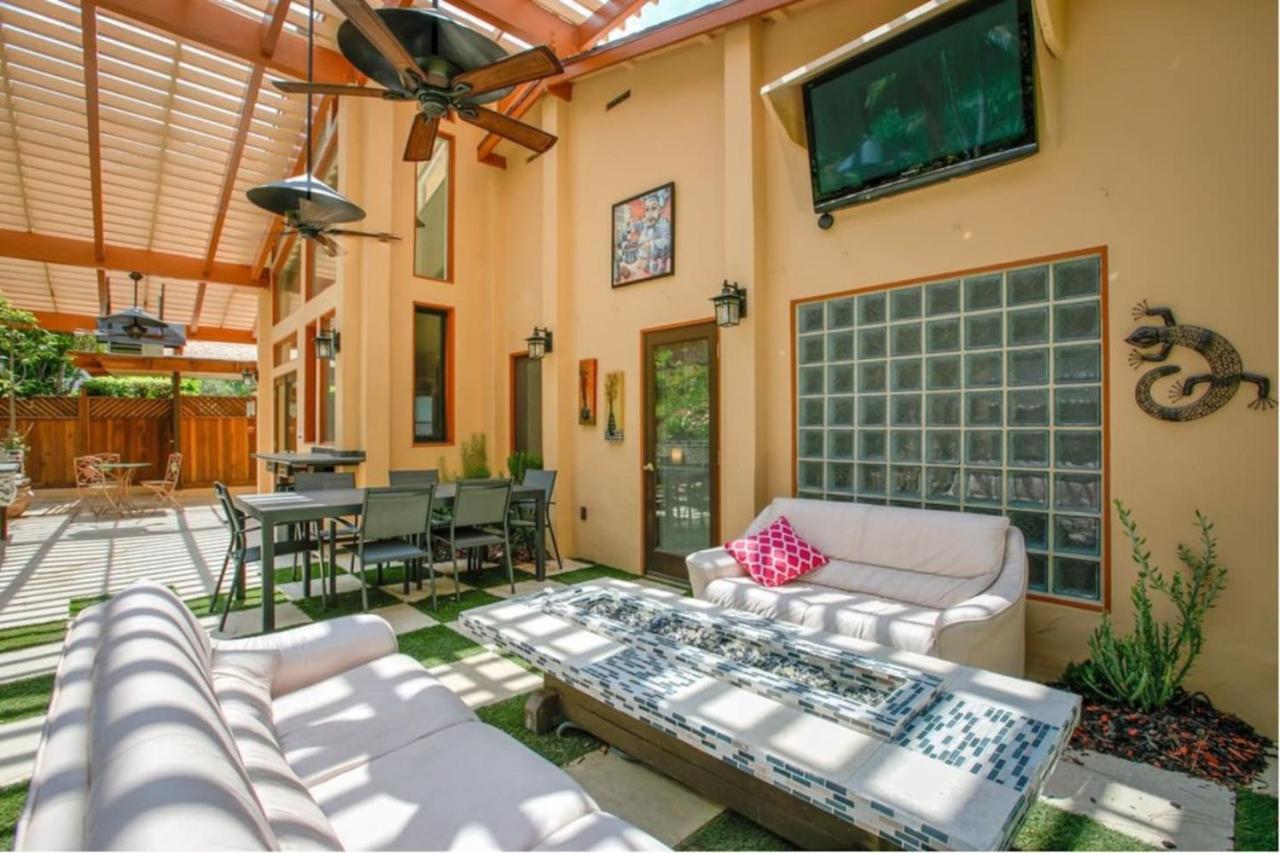 Hébergement de vacances Skyhill Oasis With Hot Tub Walk To Universal Los Angeles