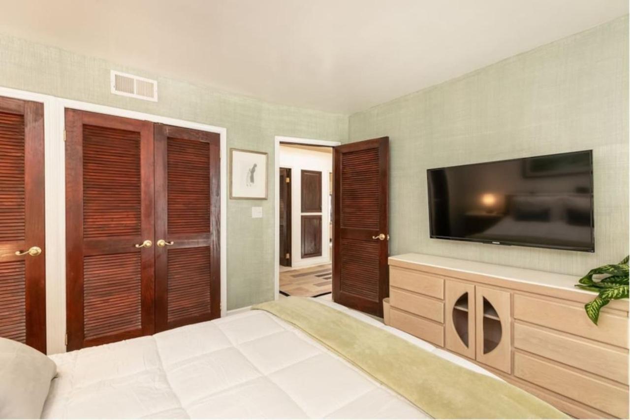 Hébergement de vacances Skyhill Oasis With Hot Tub Walk To Universal Los Angeles