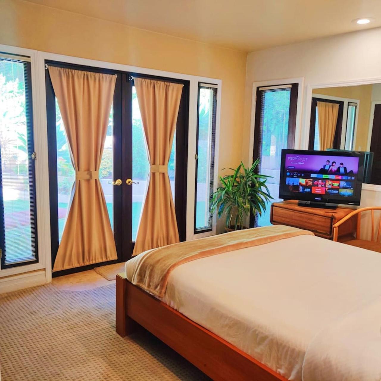 Skyhill Oasis With Hot Tub Walk To Universal *