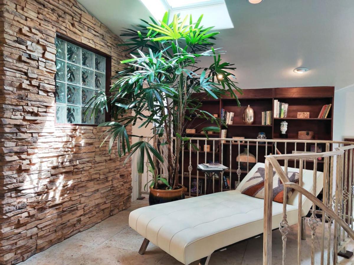 Skyhill Oasis With Hot Tub Walk To Universal Hébergement de vacances Los Angeles