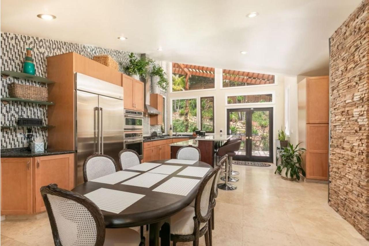 Skyhill Oasis With Hot Tub Walk To Universal Hébergement de vacances *