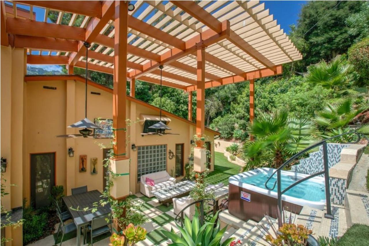 Hébergement de vacances Skyhill Oasis With Hot Tub Walk To Universal Los Angeles
